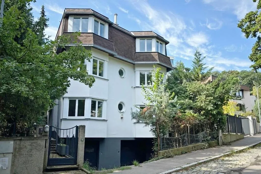 Traum Villa Mit Weingartenblick! location